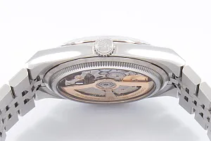 15001_watchlounge_lo.jpg