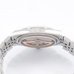 15002_watchlounge_lo.jpg