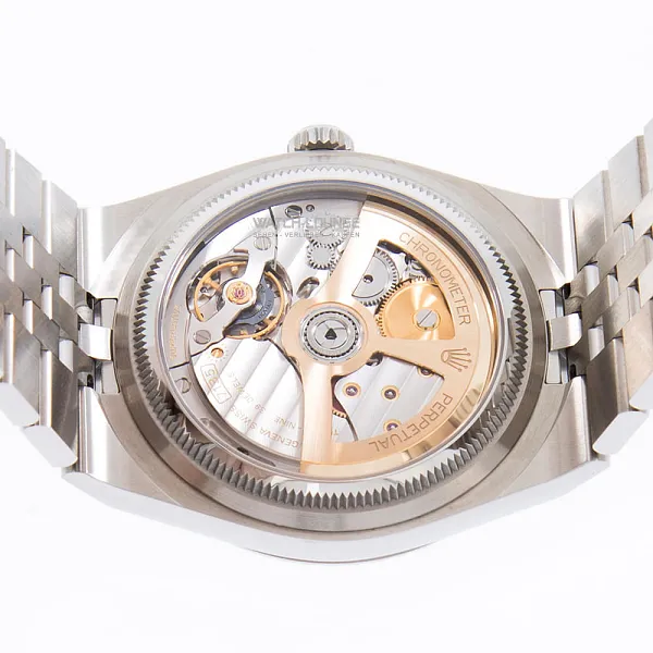15003_watchlounge_lo.jpg