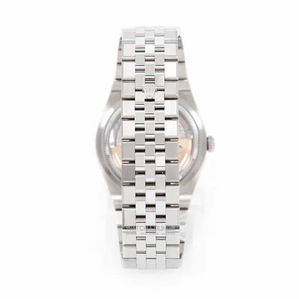 15005_watchlounge_lo.jpg