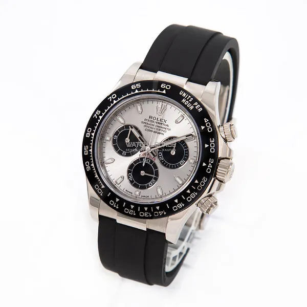 15014_watchlounge_lo.jpg
