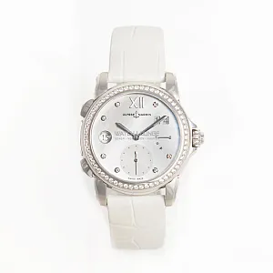 15023_watchlounge_lo.jpg
