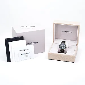 15043_watchlounge_lo.jpg