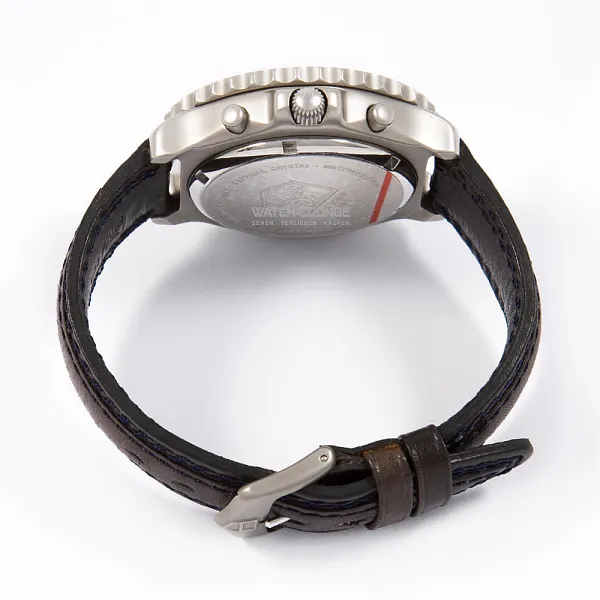 16505_watchlounge_lo.jpg