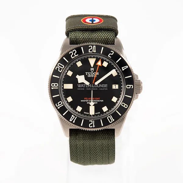 16509_watchlounge_lo.jpg