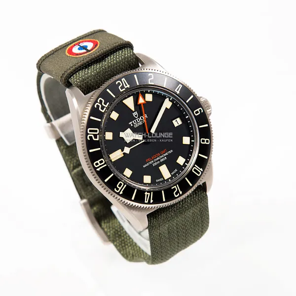16510_watchlounge_lo.jpg