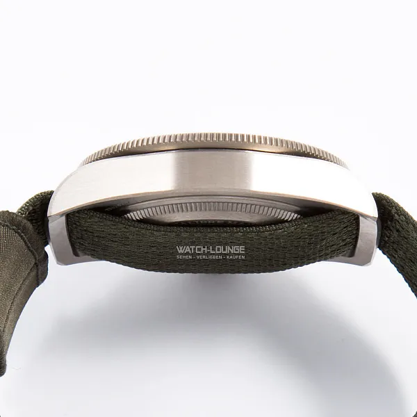 16514_watchlounge_lo.jpg