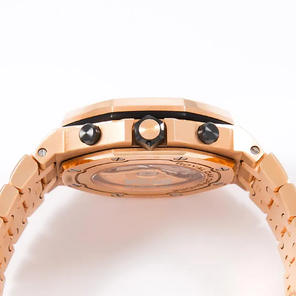 16841_watchlounge_lo.jpg