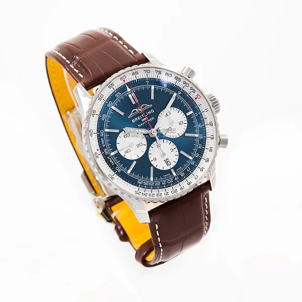 16938_watchlounge_lo.jpg