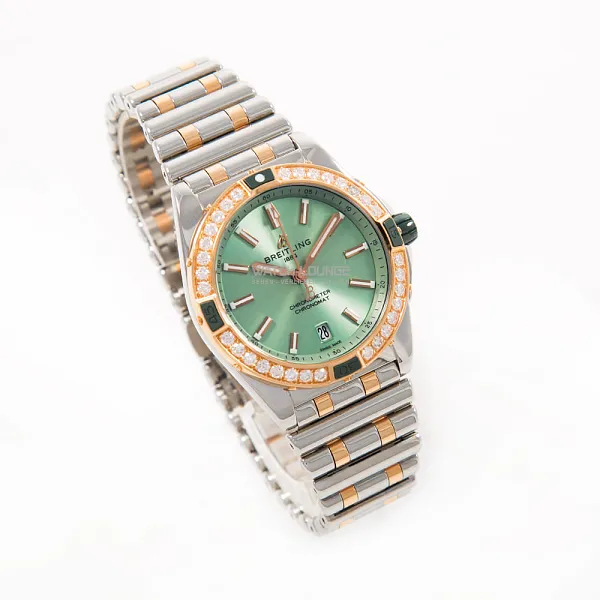 17034_watchlounge_lo.jpg