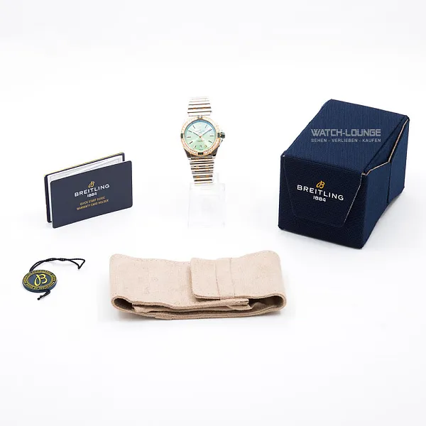 17041_watchlounge_lo.jpg