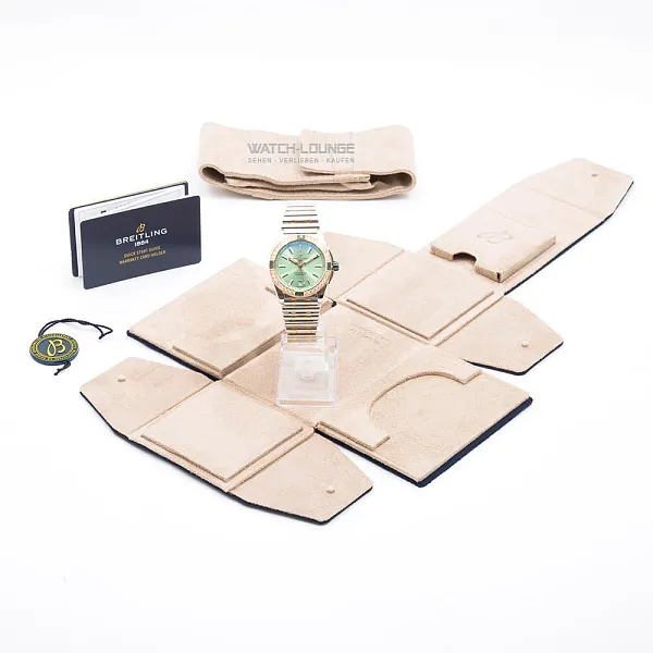 17043_watchlounge_lo.jpg