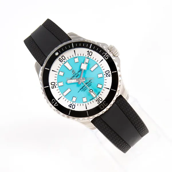 17060_watchlounge_lo.jpg