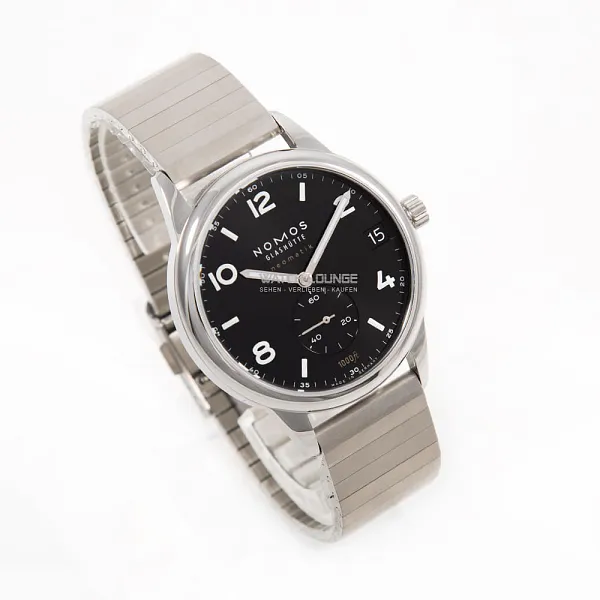 17217_watchlounge_lo.jpg