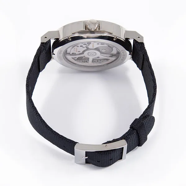 17233_watchlounge_lo.jpg