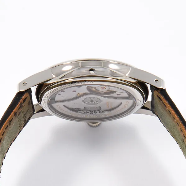 17242_watchlounge_lo.jpg