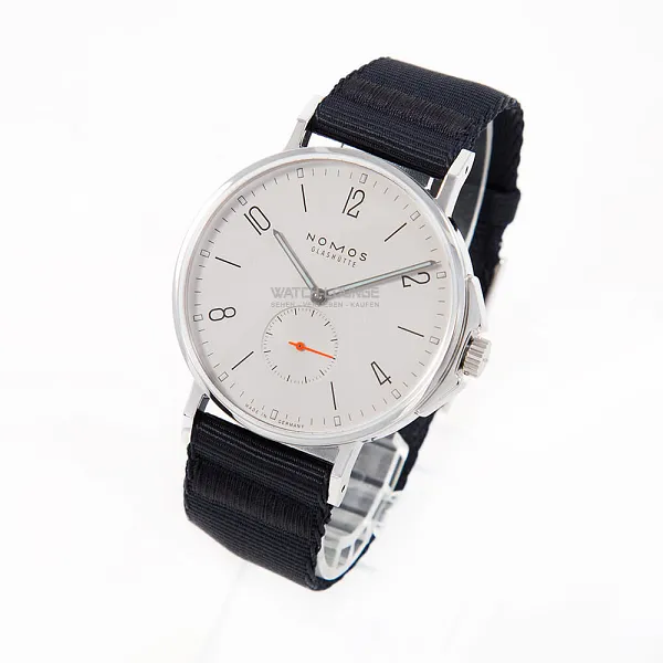 17262_watchlounge_lo.jpg