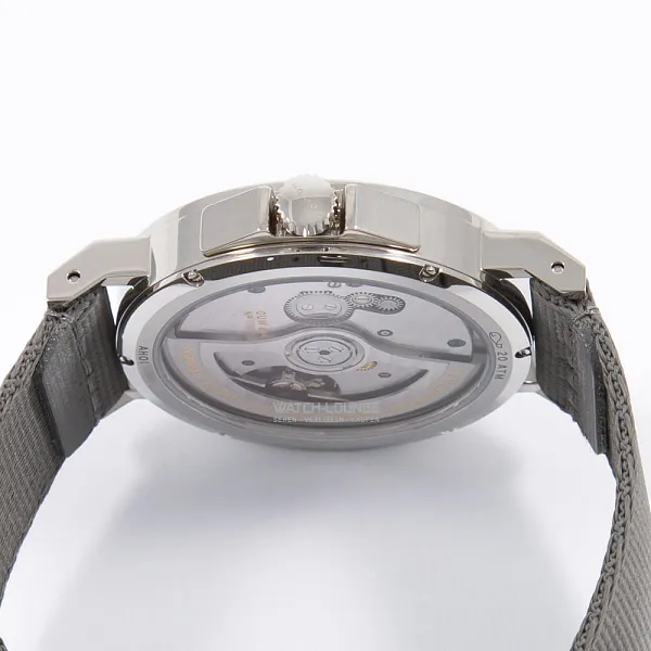 17296_watchlounge_lo.jpg