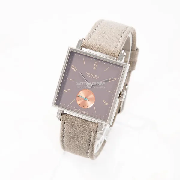 17410_watchlounge_lo.jpg