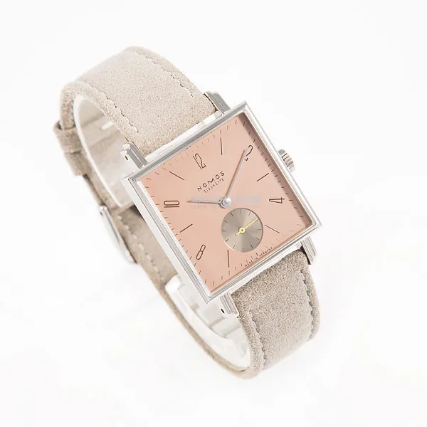17420_watchlounge_lo.jpg