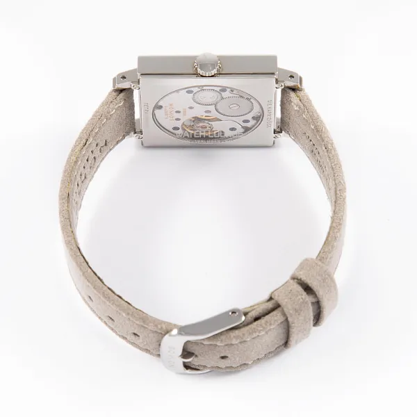 17425_watchlounge_lo.jpg