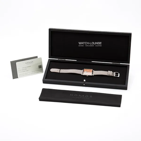 17427_watchlounge_lo.jpg