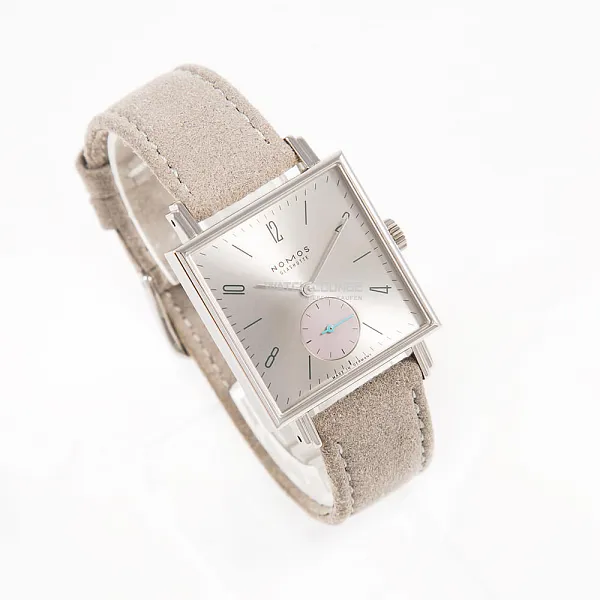 17431_watchlounge_lo.jpg
