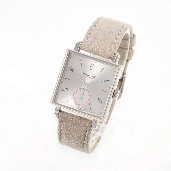 17432_watchlounge_lo.jpg