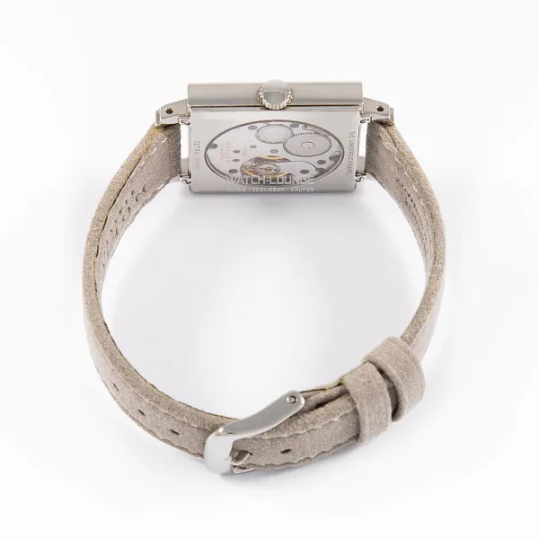 17436_watchlounge_lo.jpg