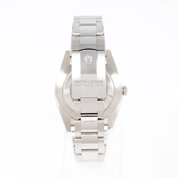 17447_watchlounge_lo.jpg