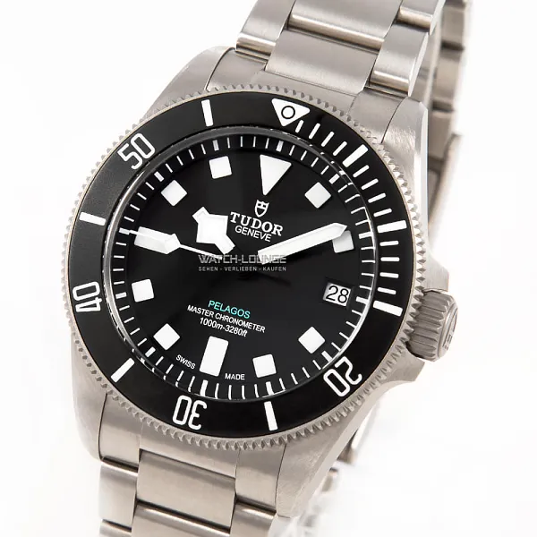 17452_watchlounge_lo_1.jpg