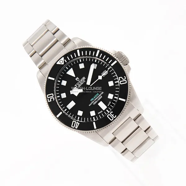 17453_watchlounge_lo.jpg