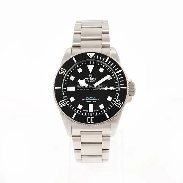 17454_watchlounge_lo.jpg