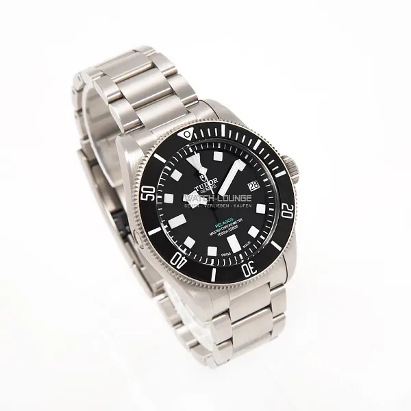 17455_watchlounge_lo.jpg