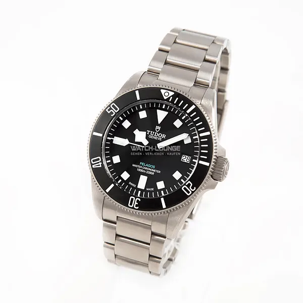 17456_watchlounge_lo.jpg