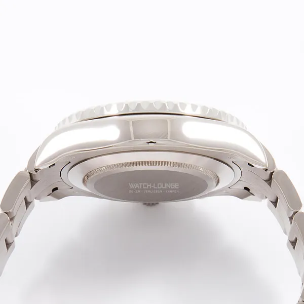 17506_watchlounge_lo.jpg