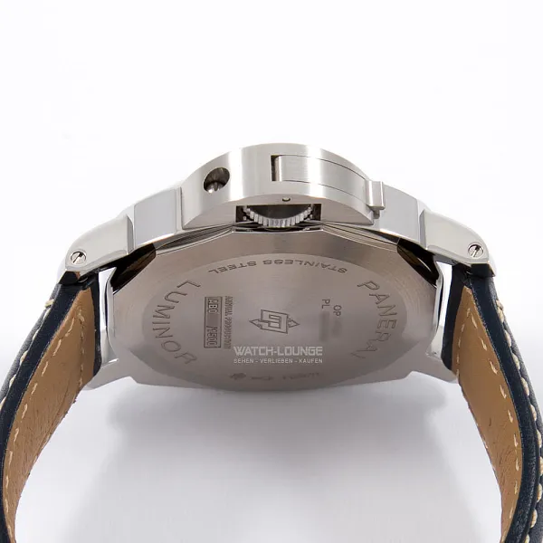17525_watchlounge_lo.jpg