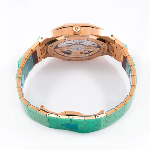 17538_watchlounge_lo.jpg