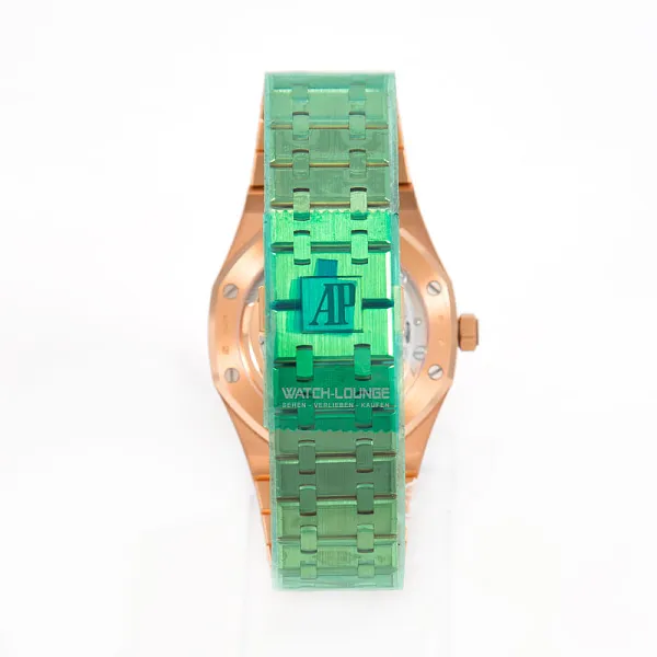 17539_watchlounge_lo.jpg