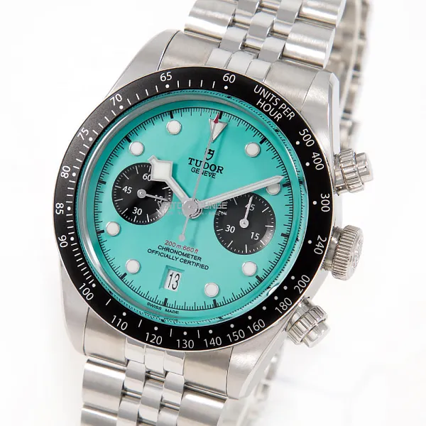17541_watchlounge_lo_1.jpg