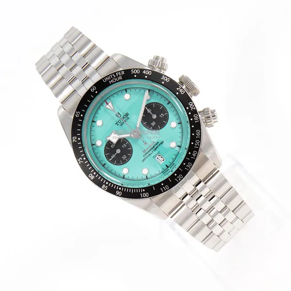 17542_watchlounge_lo.jpg