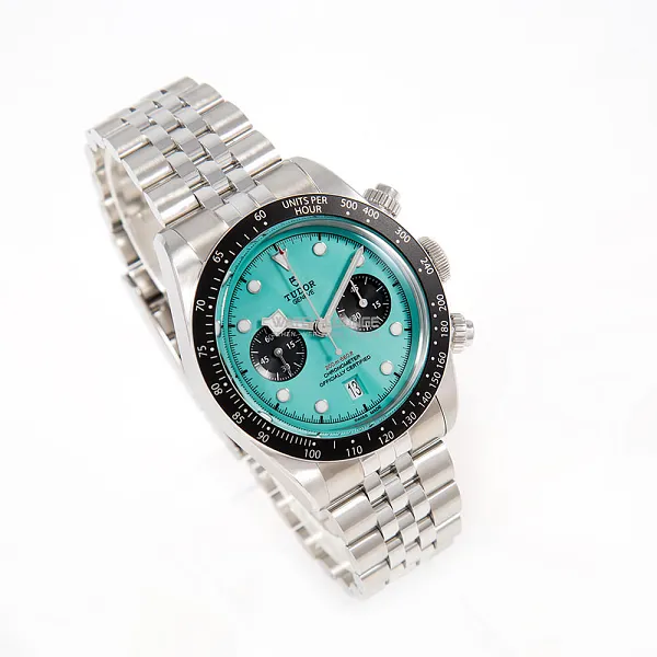 17544_watchlounge_lo.jpg