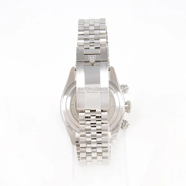 17549_watchlounge_lo.jpg