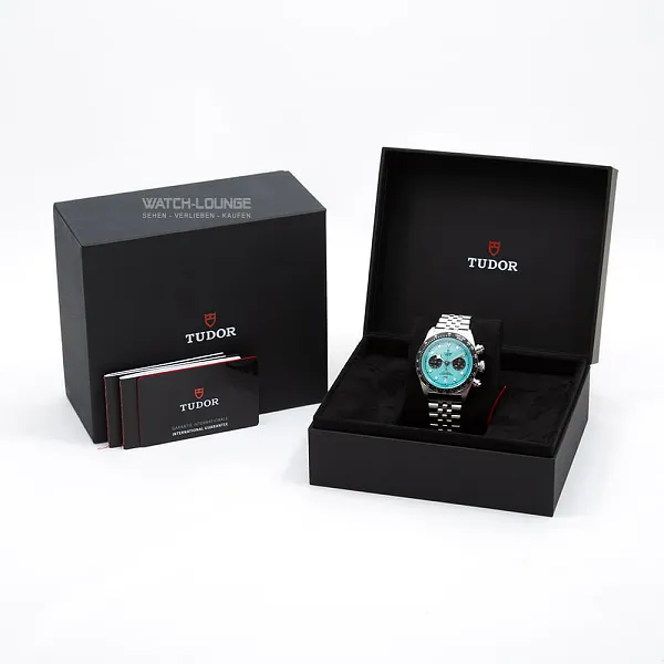 17550_watchlounge_lo.jpg
