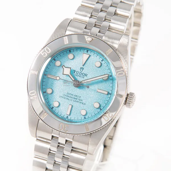 17551_watchlounge_lo_1.jpg