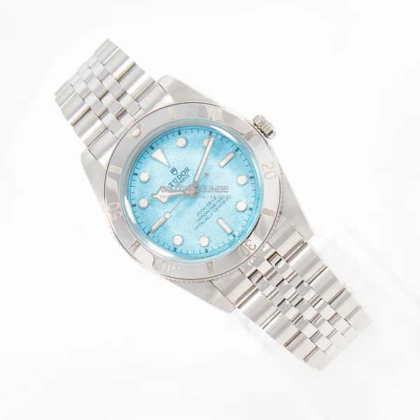 17552_watchlounge_lo.jpg