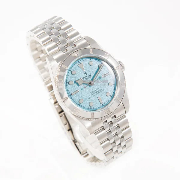 17554_watchlounge_lo.jpg