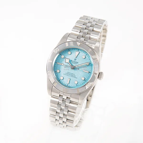 17555_watchlounge_lo.jpg