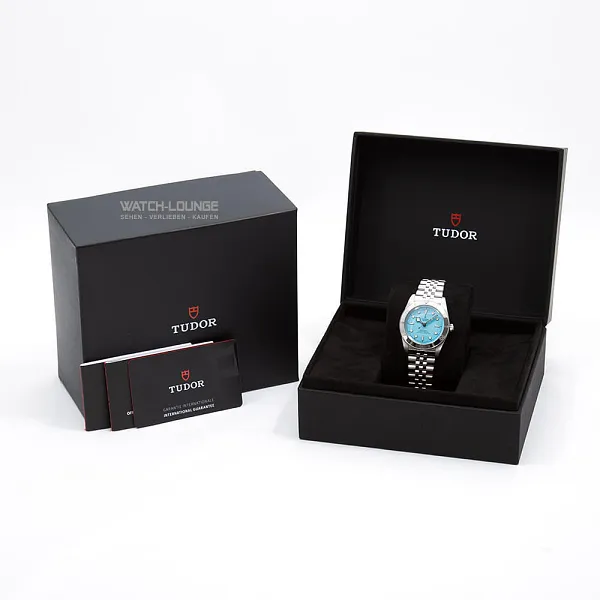 17560_watchlounge_lo.jpg