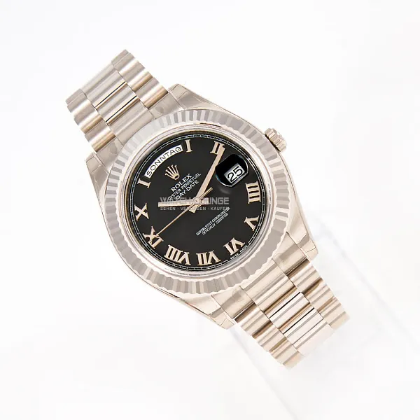 17646_watchlounge_lo.jpg
